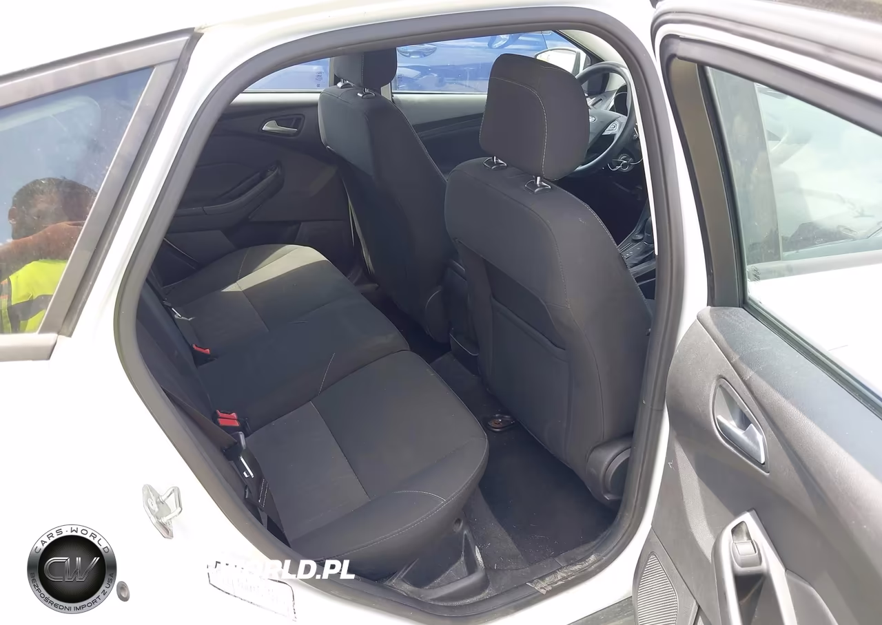 2018 Ford Focus Se VIN:1FADP3K26JL326954 - 8