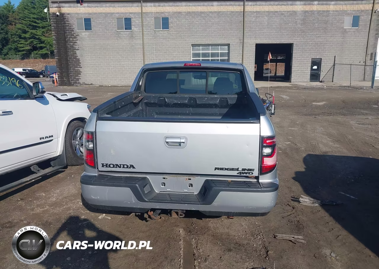 2014 Honda Ridgeline Sport VIN:5FPYK1F7XEB002622 - 16