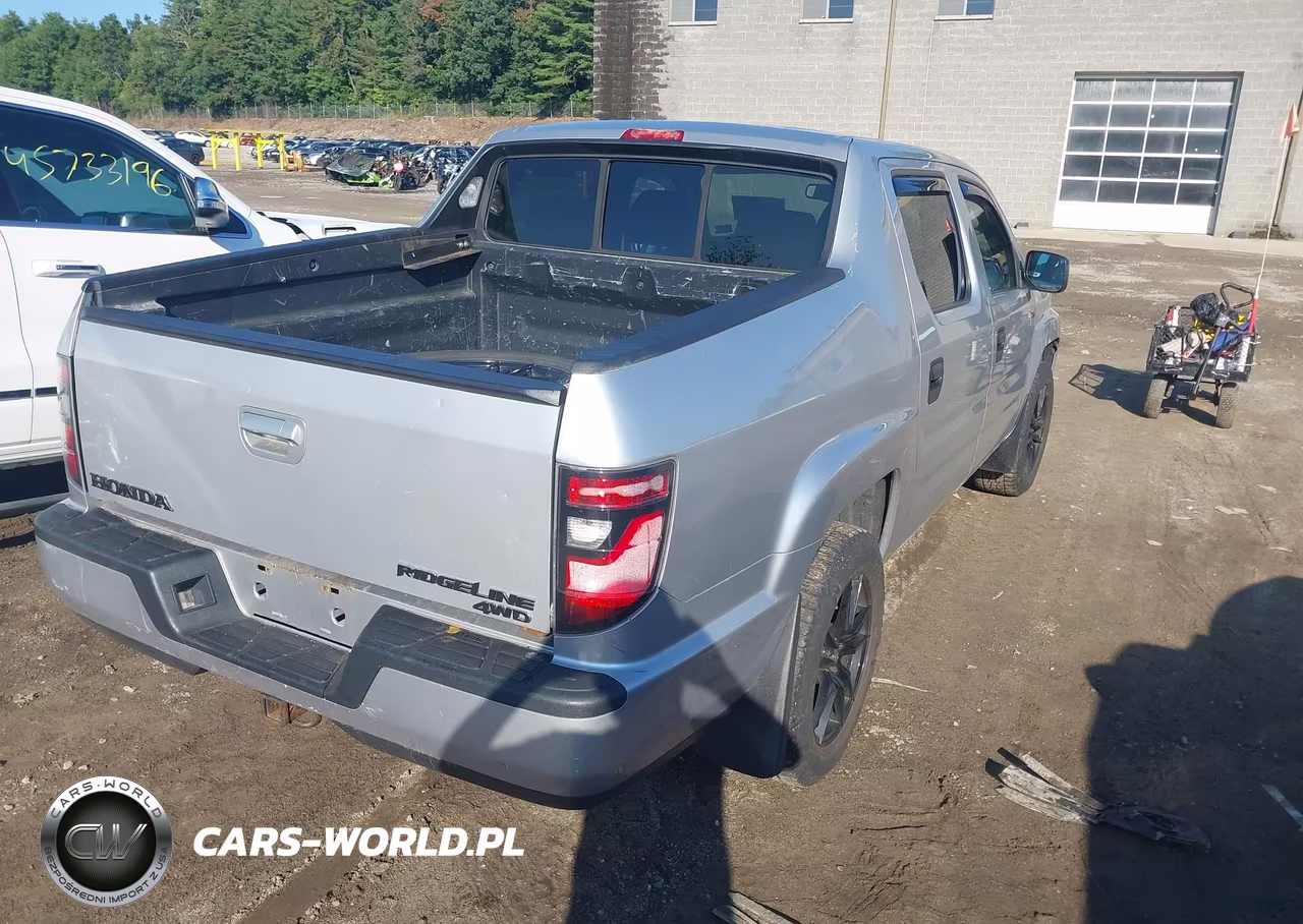 2014 Honda Ridgeline Sport VIN:5FPYK1F7XEB002622 - 4