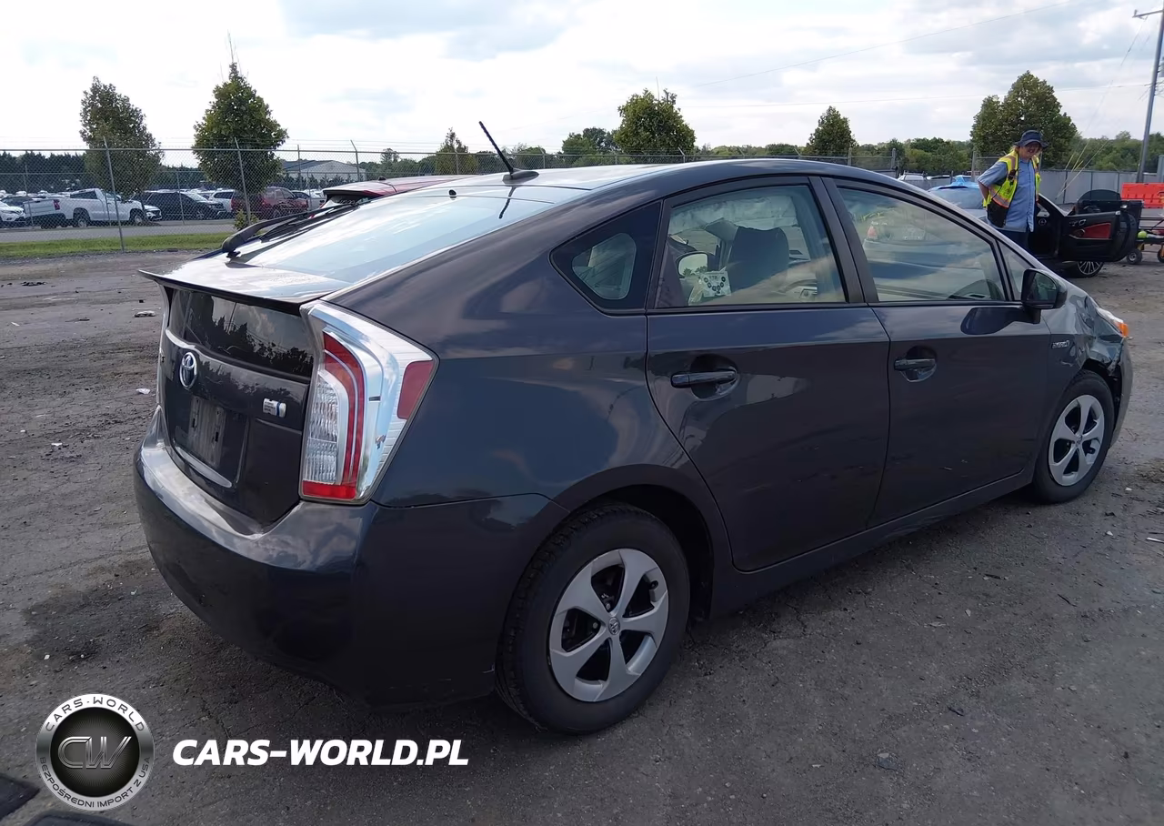 2015 Toyota Prius Three VIN:JTDKN3DU4F1898419 - 4