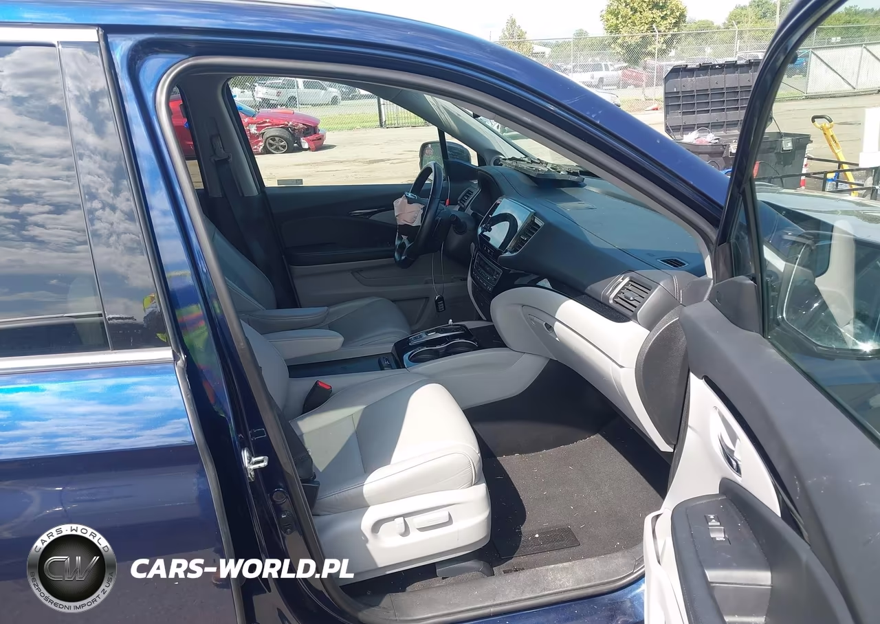 2019 Honda Pilot Touring VIN:5FNYF6H68KB018358 - 5
