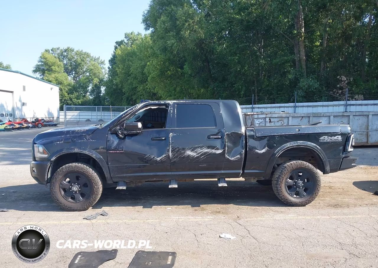 2017 Ram 2500 Laramie 4X4 6'4 Box VIN:3C6UR5NL8HG676010 - 14