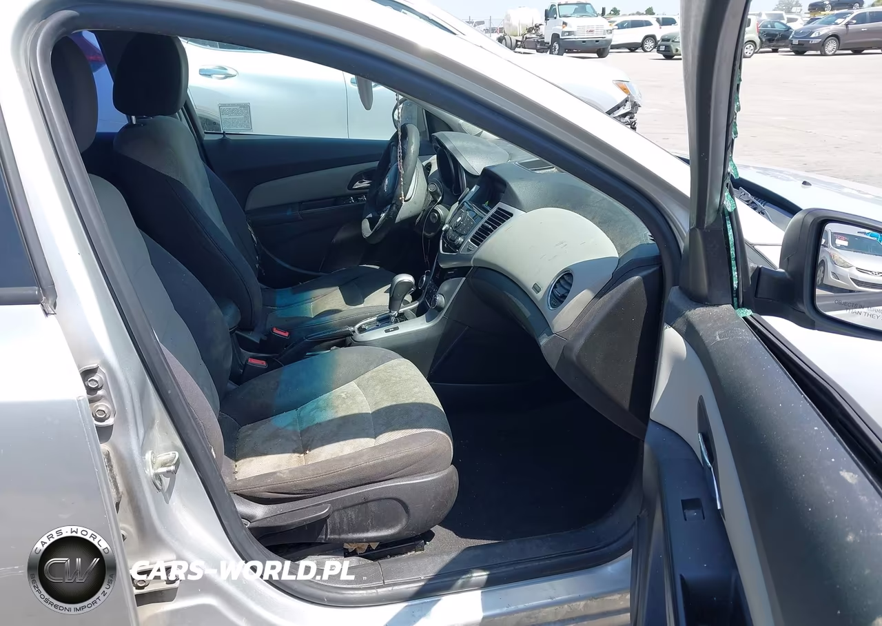 2014 Chevrolet Cruze Ls Auto VIN:1G1PA5SGXE7454556 - 5