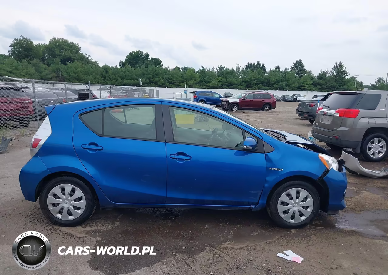 2014 Toyota Prius C Two VIN:JTDKDTB31E1567857 - 13