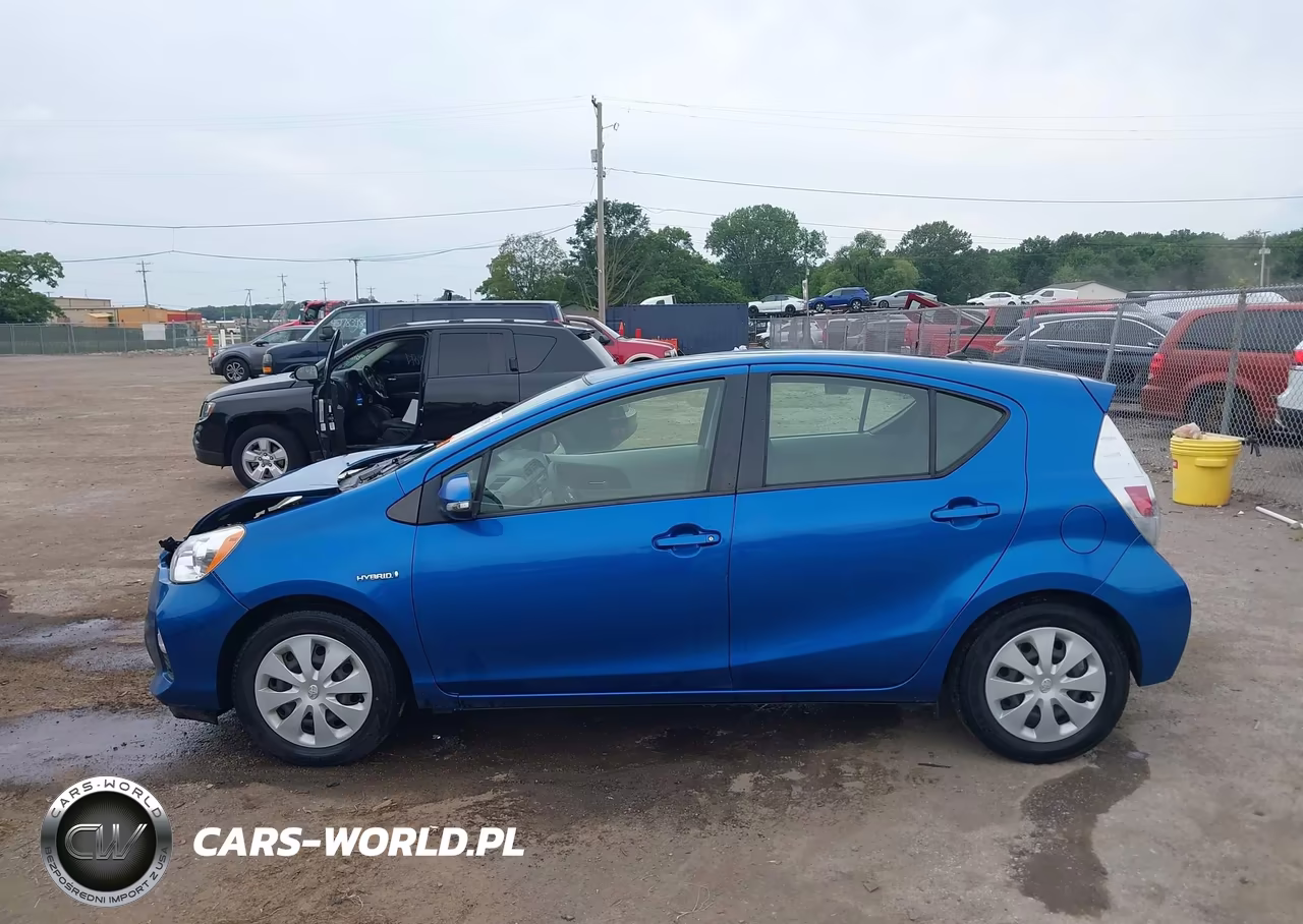 2014 Toyota Prius C Two VIN:JTDKDTB31E1567857 - 14