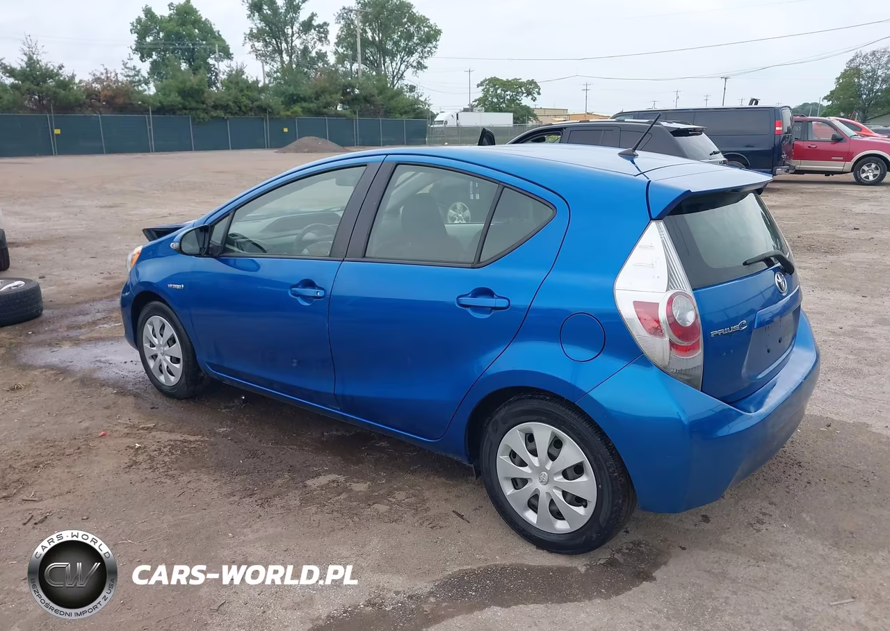 2014 Toyota Prius C Two VIN:JTDKDTB31E1567857 - 3