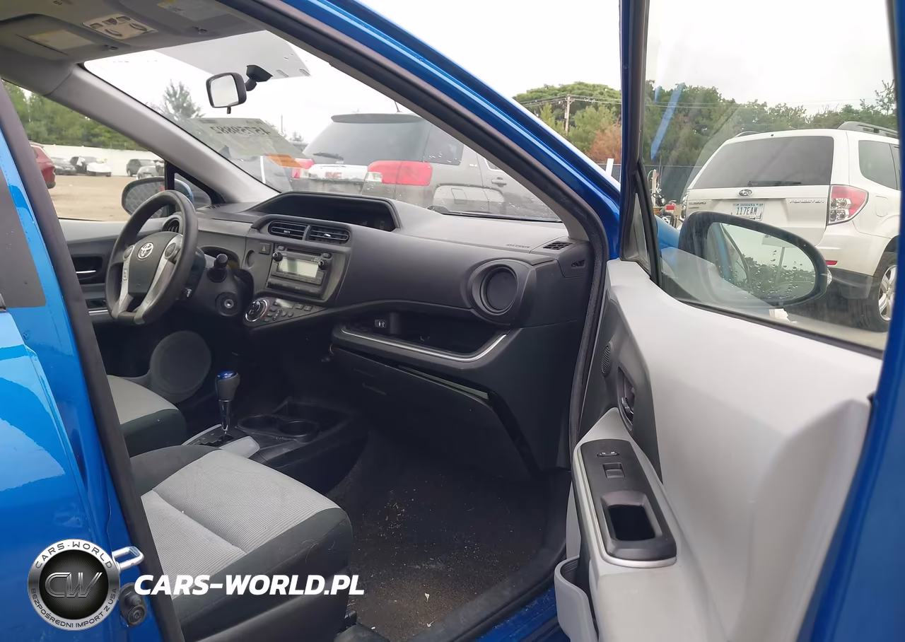 2014 Toyota Prius C Two VIN:JTDKDTB31E1567857 - 5