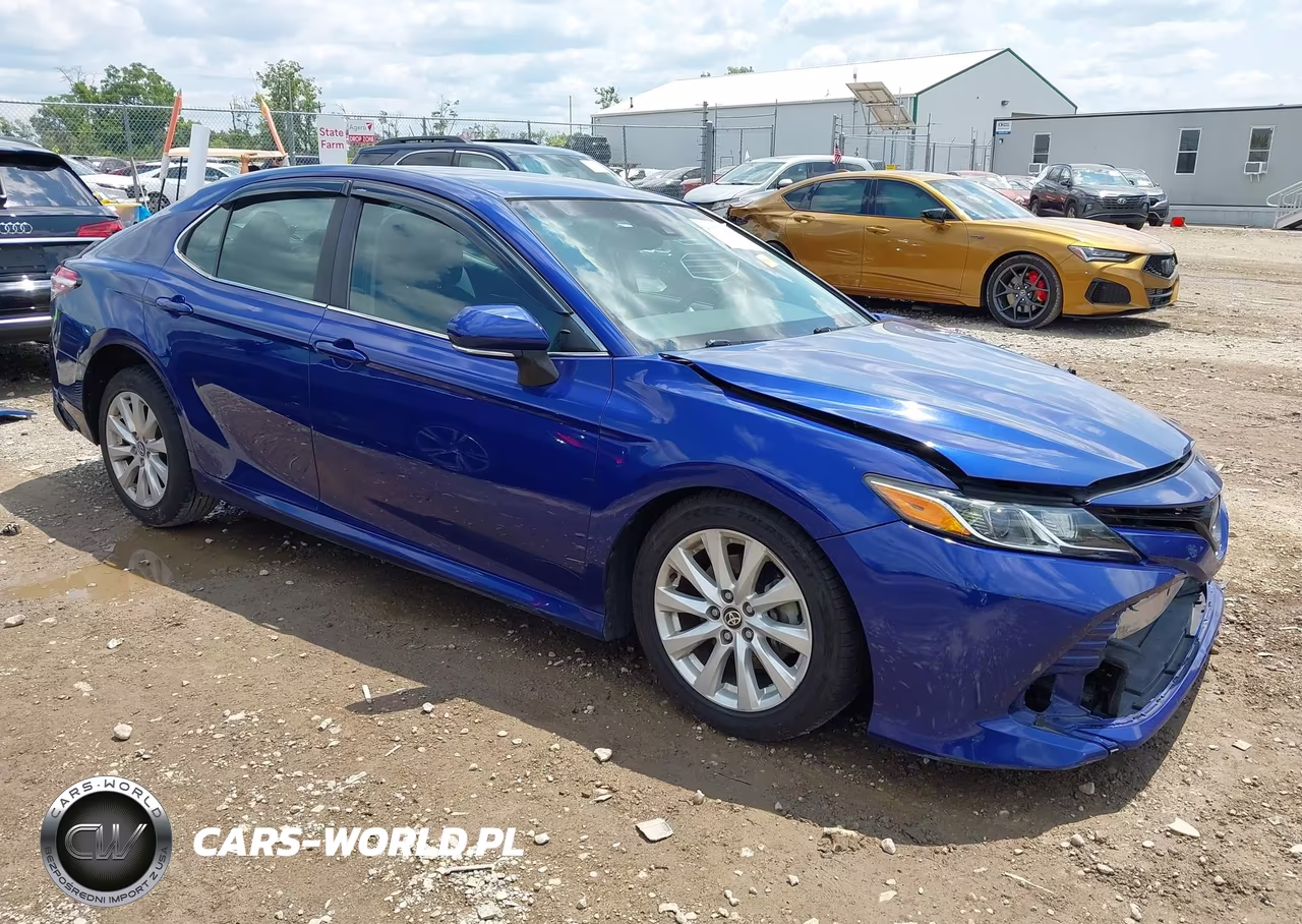 2018 Toyota Camry Le – zdjęcie 1 z 17