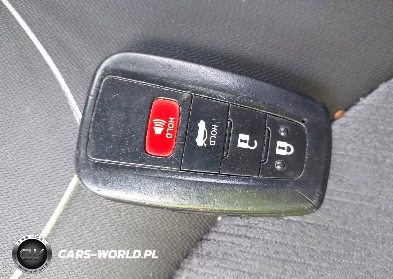 2018 Toyota Camry Le VIN:4T1B11HK7JU627589 - 11