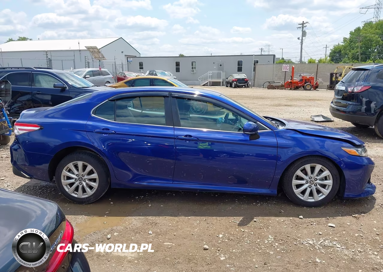 2018 Toyota Camry Le VIN:4T1B11HK7JU627589 - 14