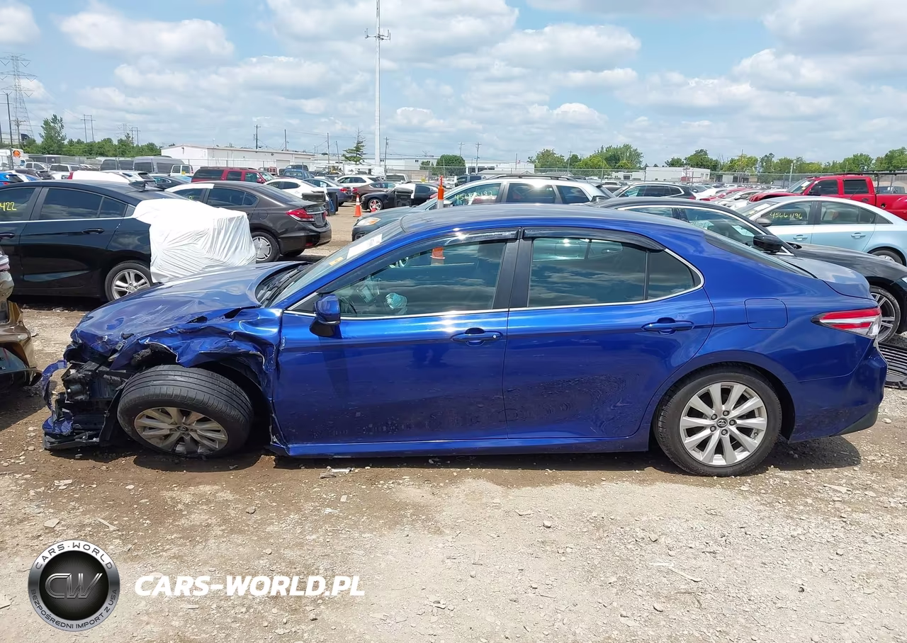 2018 Toyota Camry Le VIN:4T1B11HK7JU627589 - 15