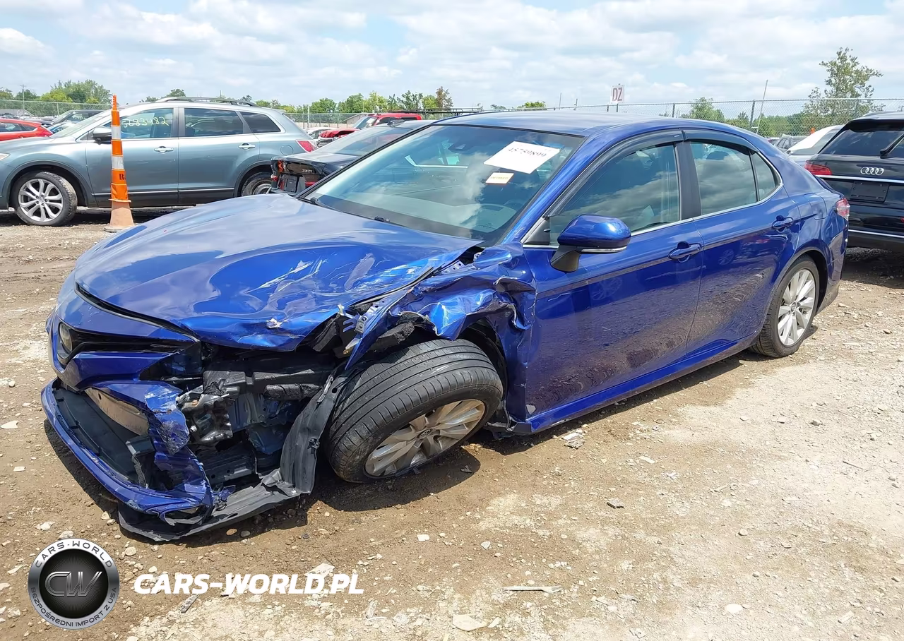 2018 Toyota Camry Le VIN:4T1B11HK7JU627589 - 2