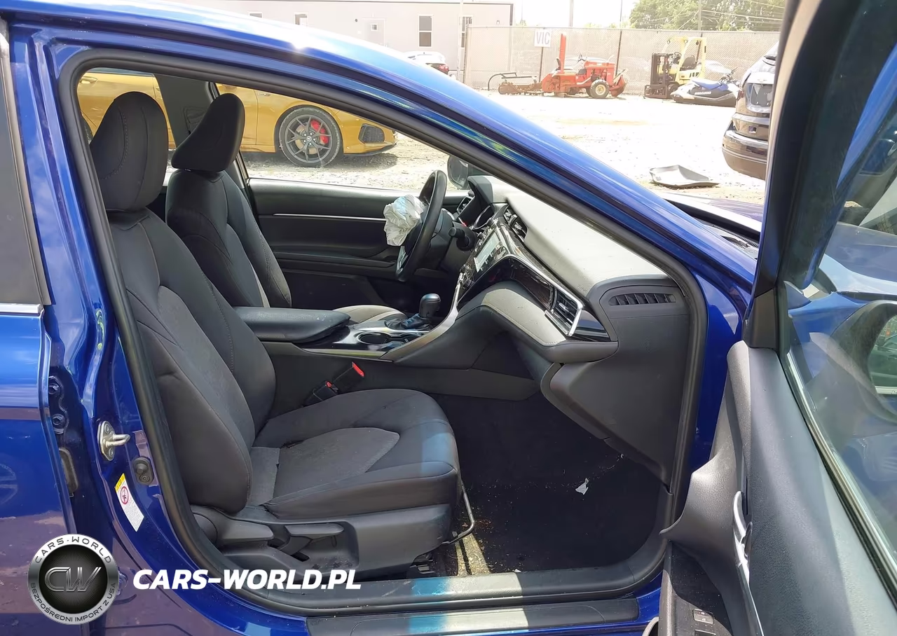 2018 Toyota Camry Le VIN:4T1B11HK7JU627589 - 5