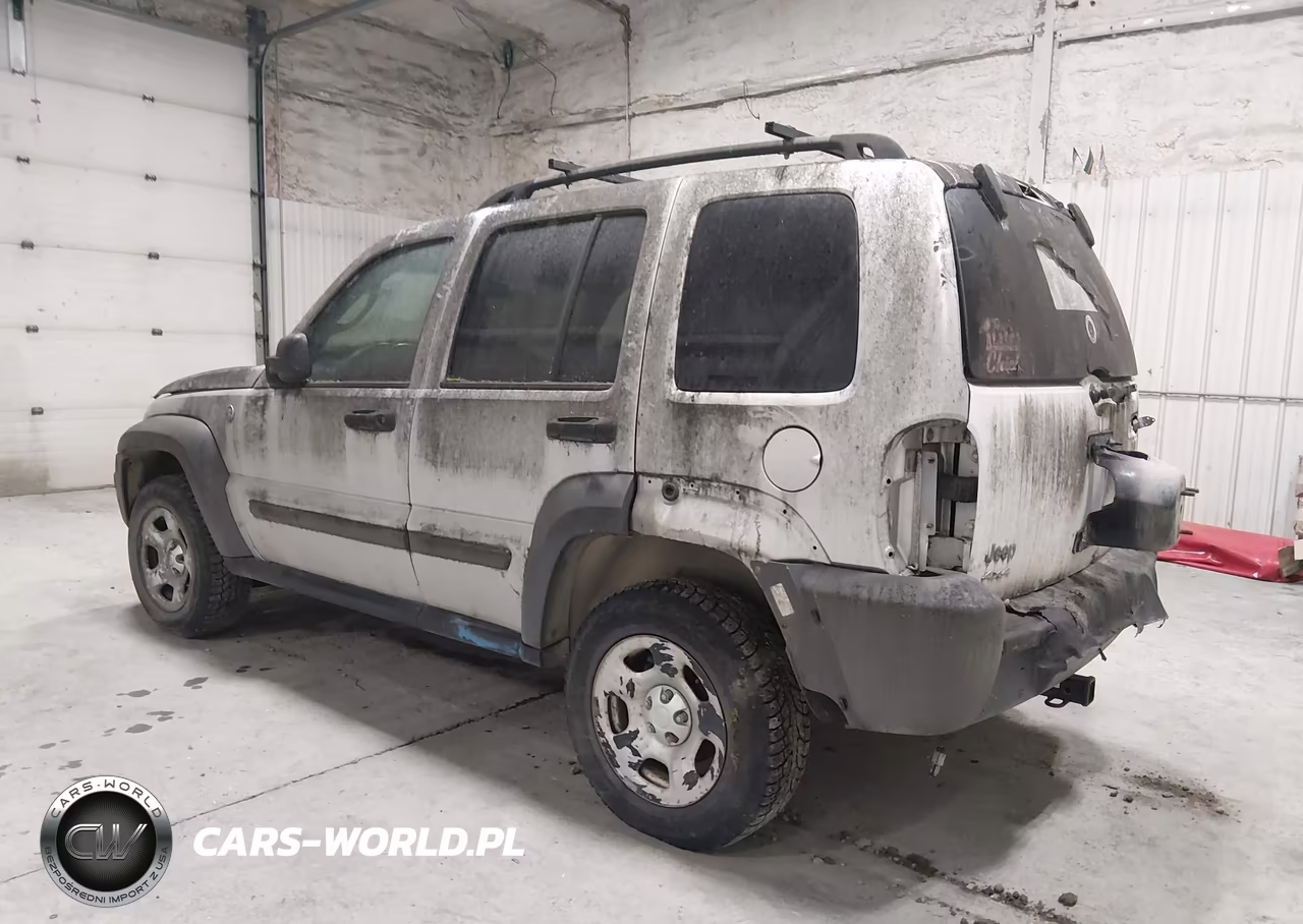 2005 Jeep Liberty Sport VIN:1J4GL48K75W668542 - 3
