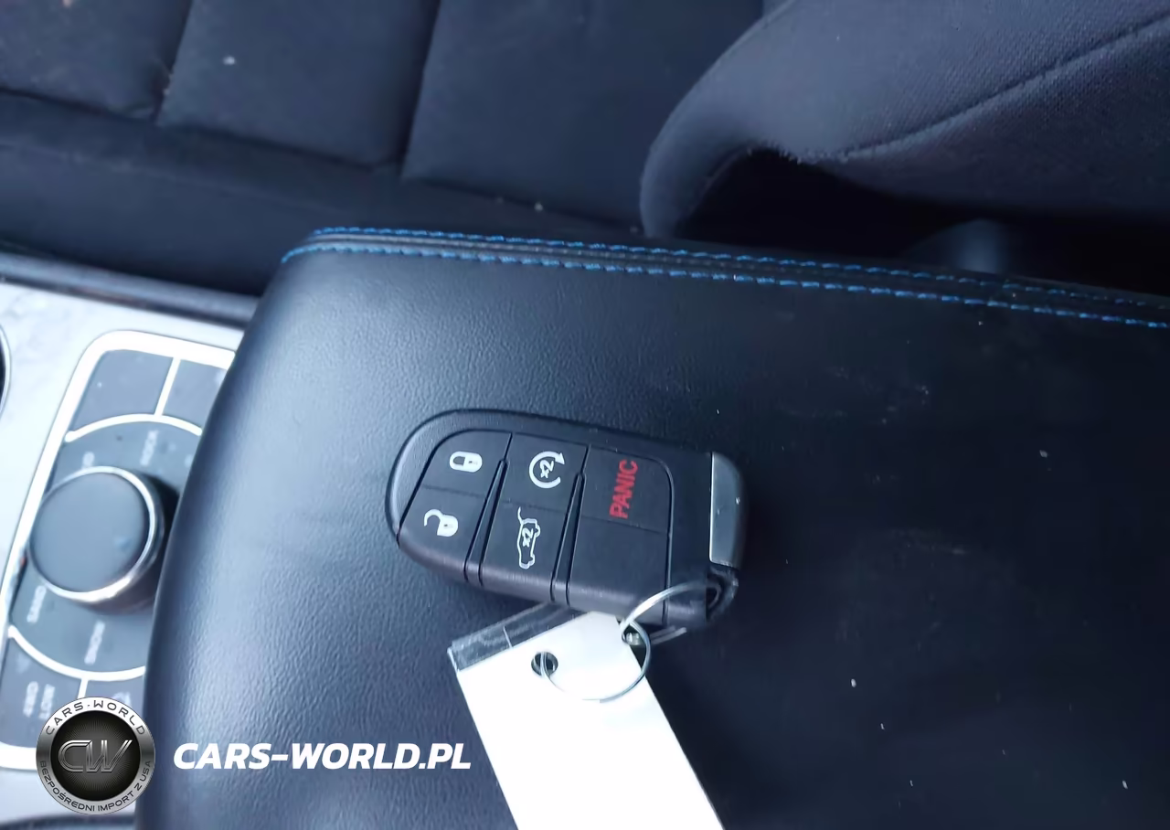 2019 Jeep Grand Cherokee Upland 4X4 VIN:1C4RJFAG6KC619822 - 11