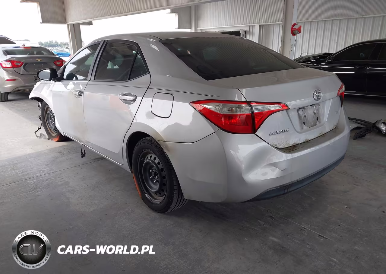 2015 Toyota Corolla Le VIN:2T1BURHE5FC318406 - 3