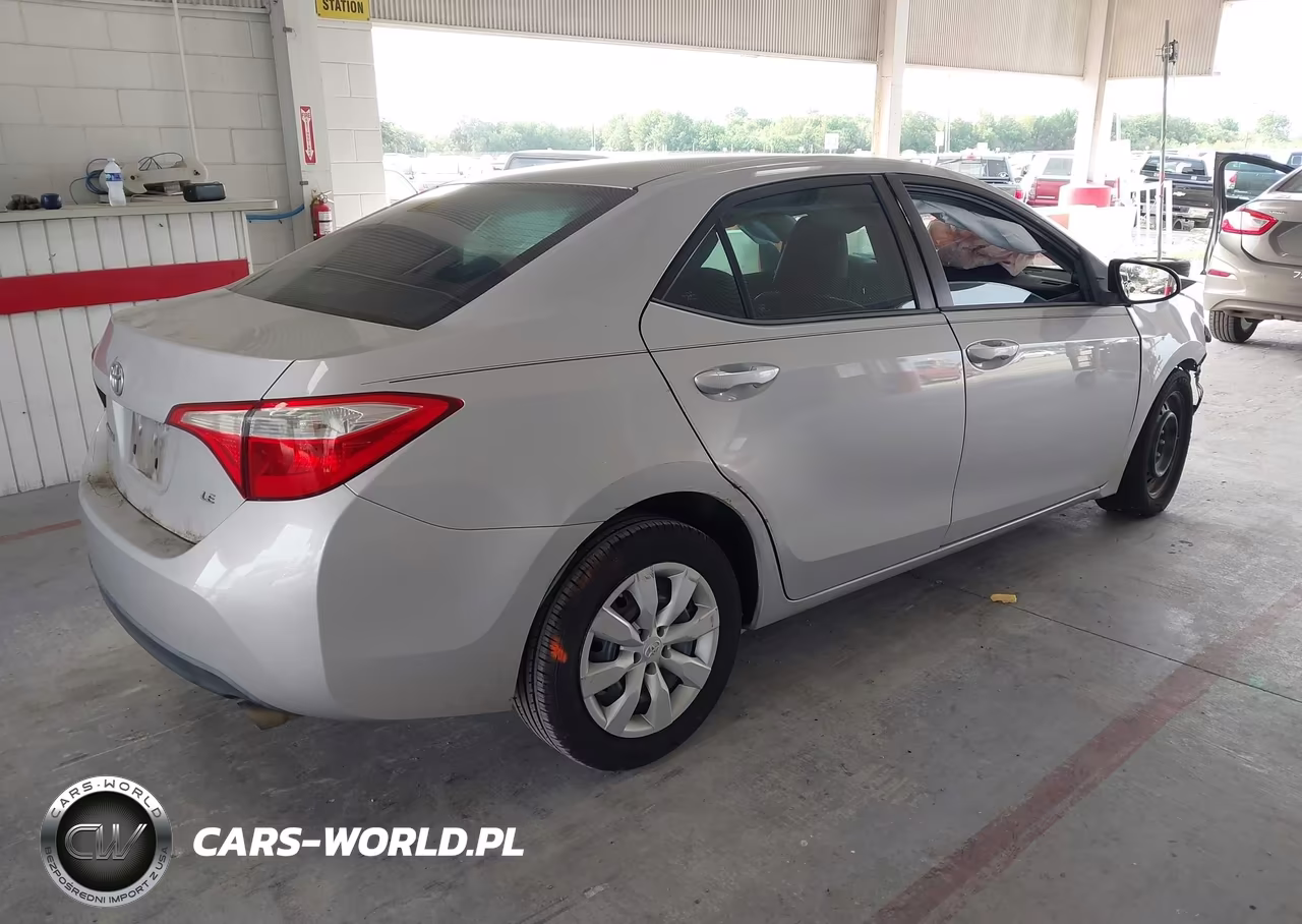 2015 Toyota Corolla Le VIN:2T1BURHE5FC318406 - 4