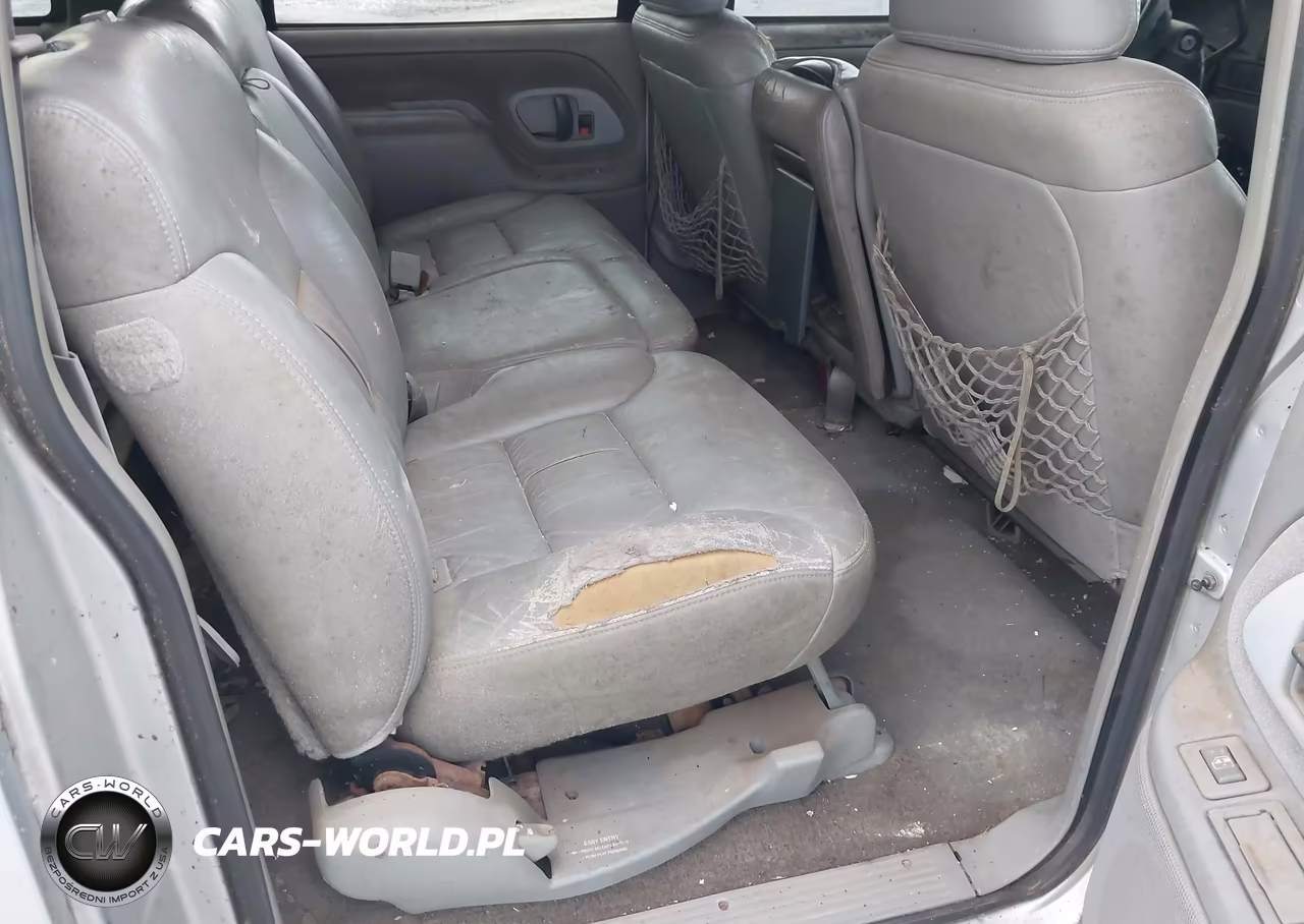 1997 Chevrolet Suburban 1500 VIN:3GNEC16R6VG163934 - 8