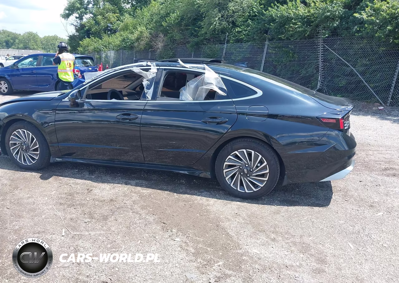 2025 Hyundai Sonata Hybrid Limited VIN:KMHL54JJ0SA114795 - 3