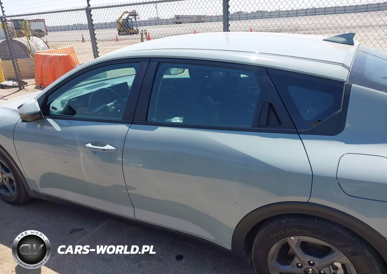 2025 Kia K4 Lxs VIN:3KPFT4DE1SE245124 - 14