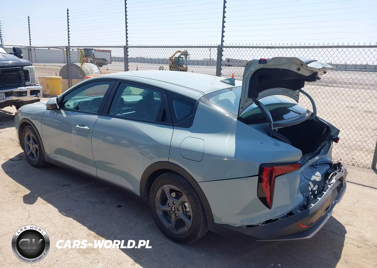 2025 Kia K4 Lxs VIN:3KPFT4DE1SE245124 - 3