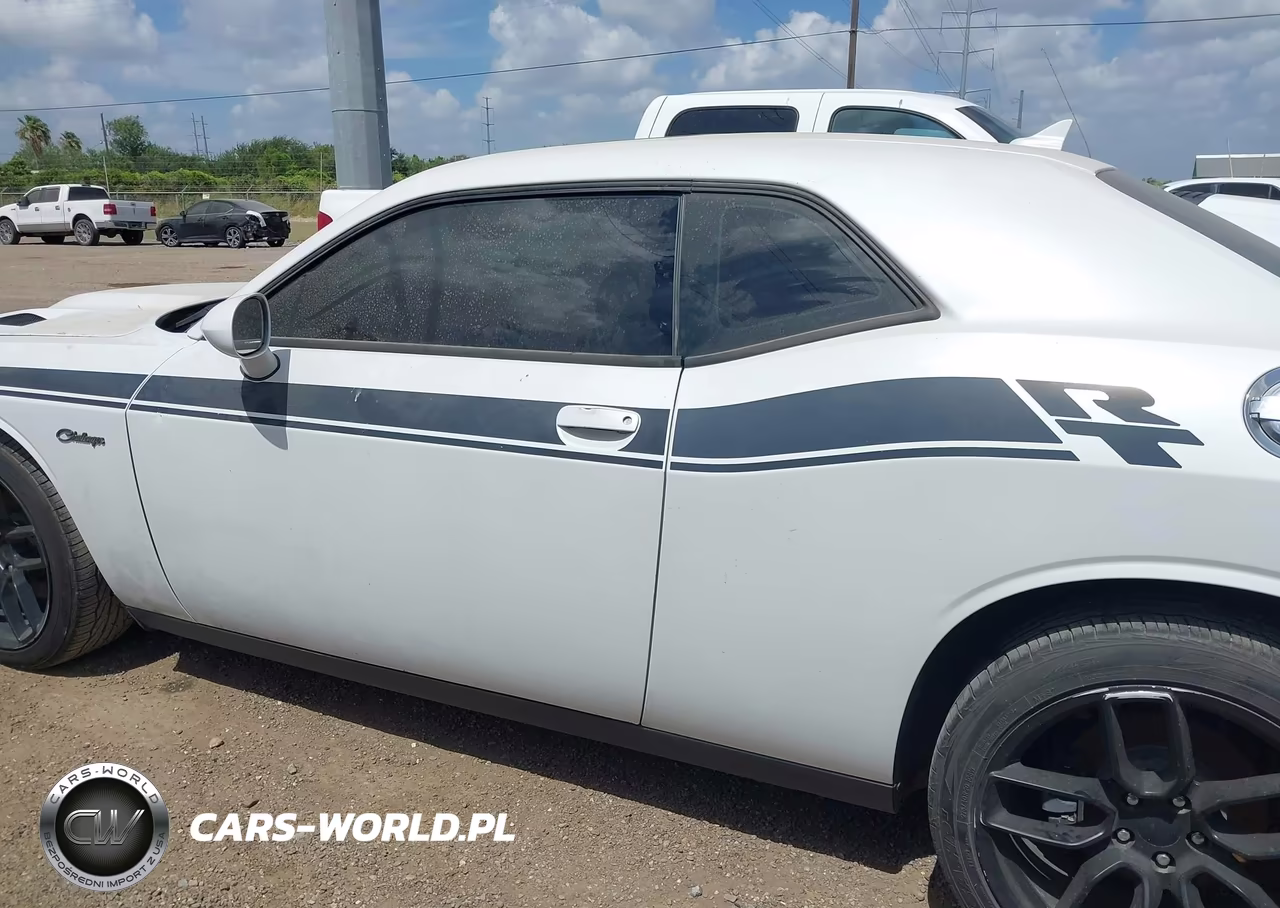 2015 Dodge Challenger R-T Plus VIN:2C3CDZBT4FH709570 - 14