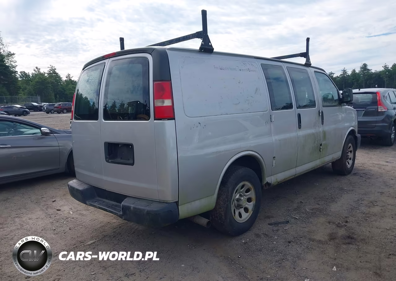 2010 Chevrolet Express 1500 Work Van VIN:1GCUGADX0A1181543 - 4