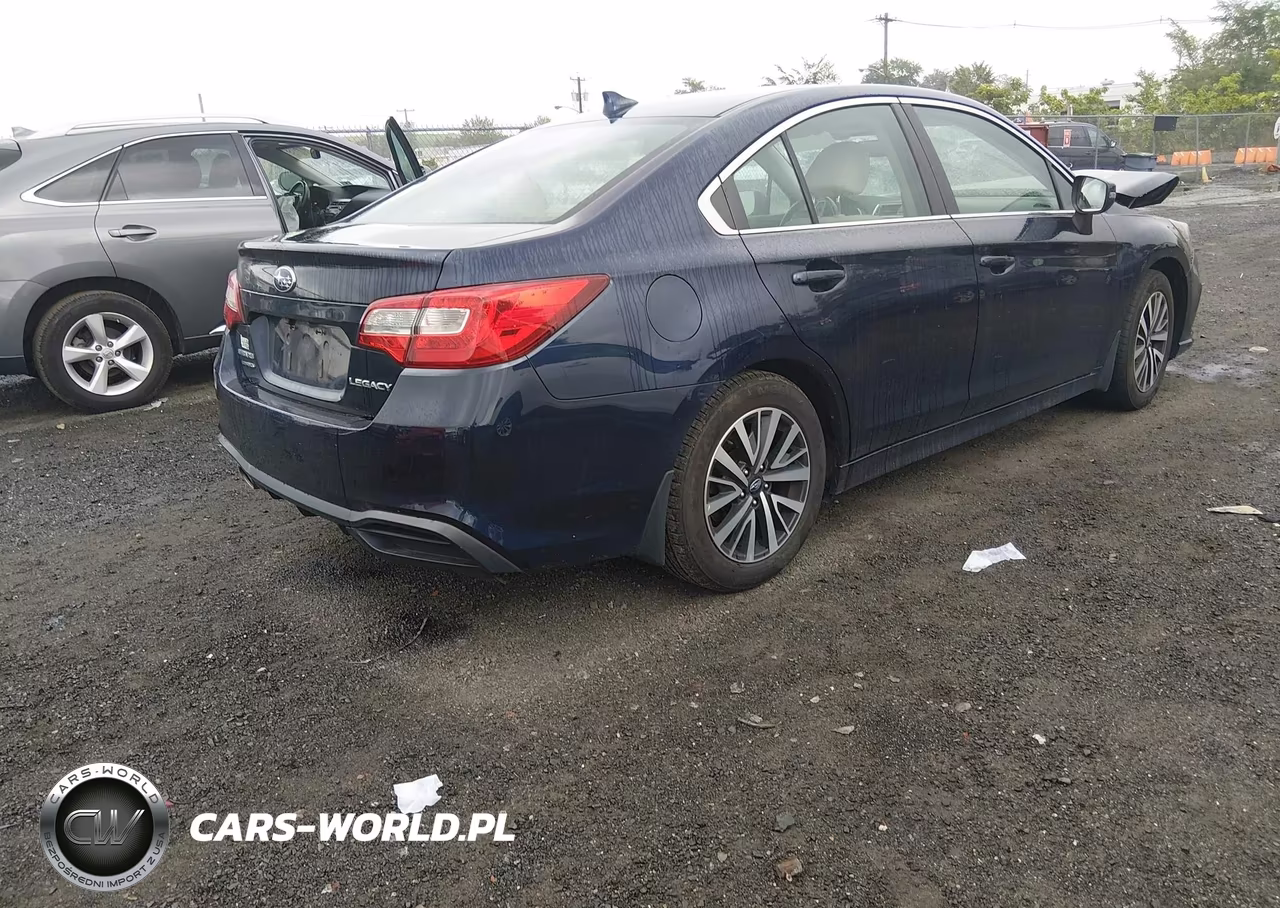 2018 Subaru Legacy 2.5I Premium VIN:4S3BNAF68J3016975 - 4