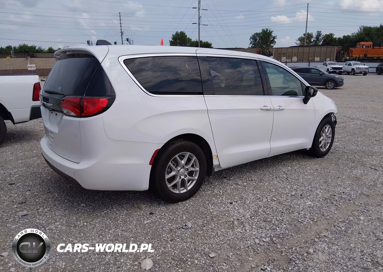 2025 Chrysler Voyager Lx VIN:2C4RC1CG6SR583602 - 4