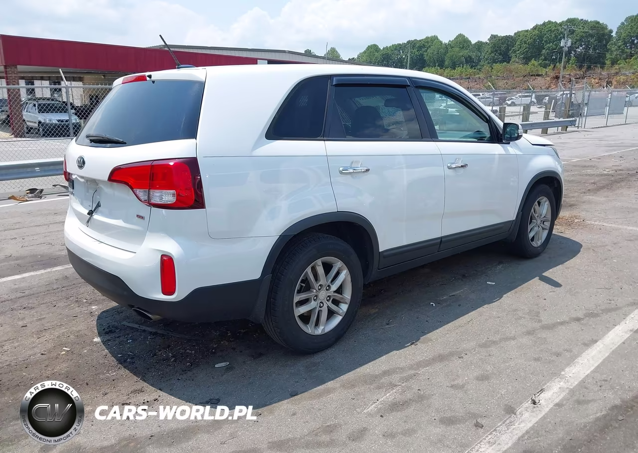 2015 Kia Sorento Lx VIN:5XYKT3A61FG591110 - 4
