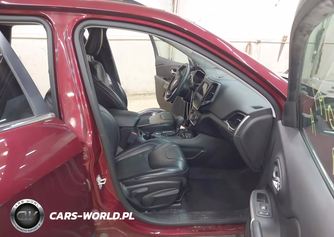 2019 Jeep Cherokee Latitude Plus 4X4 VIN:1C4PJMLB9KD442304 - 5