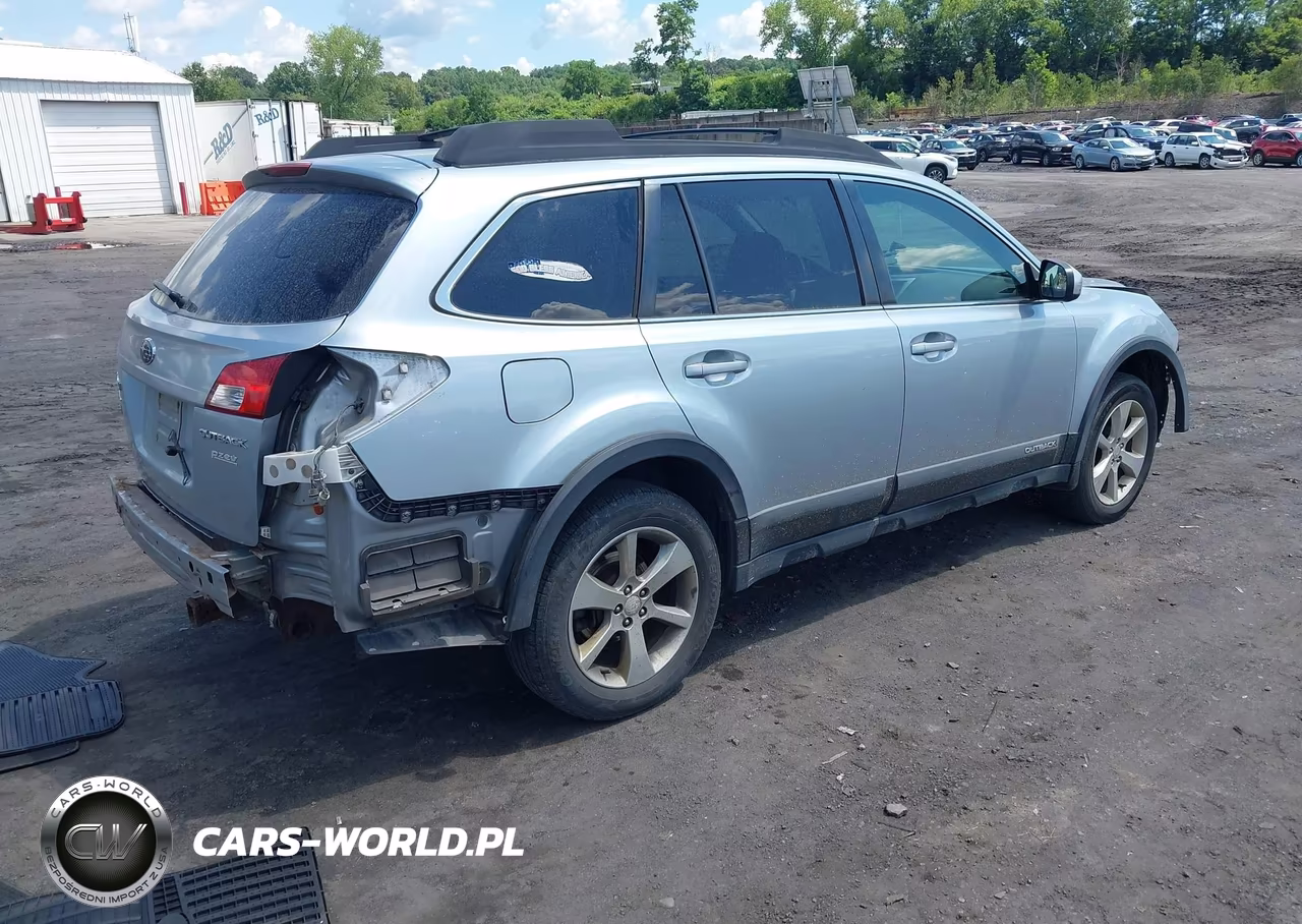 2013 Subaru Outback 2.5I Premium VIN:4S4BRBCCXD3249132 - 4