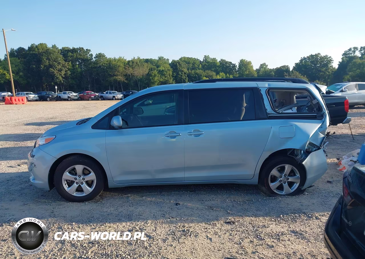 2016 Toyota Sienna Le 8 Passenger VIN:5TDKK3DC8GS713986 - 14