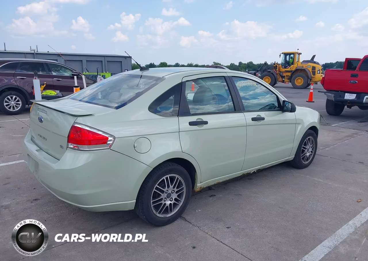 2010 Ford Focus Se VIN:1FAHP3FN4AW295546 - 4