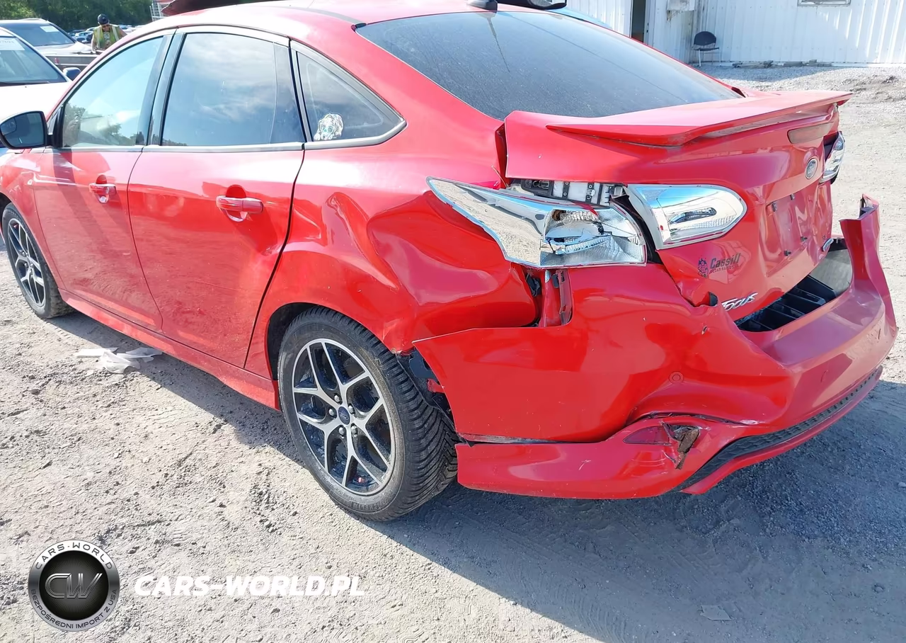 2015 Ford Focus Se VIN:1FADP3F26FL322632 - 3