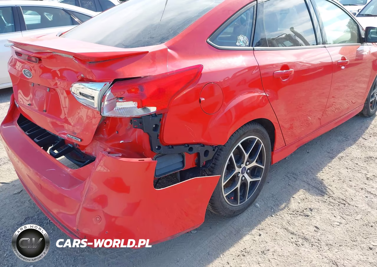2015 Ford Focus Se VIN:1FADP3F26FL322632 - 4