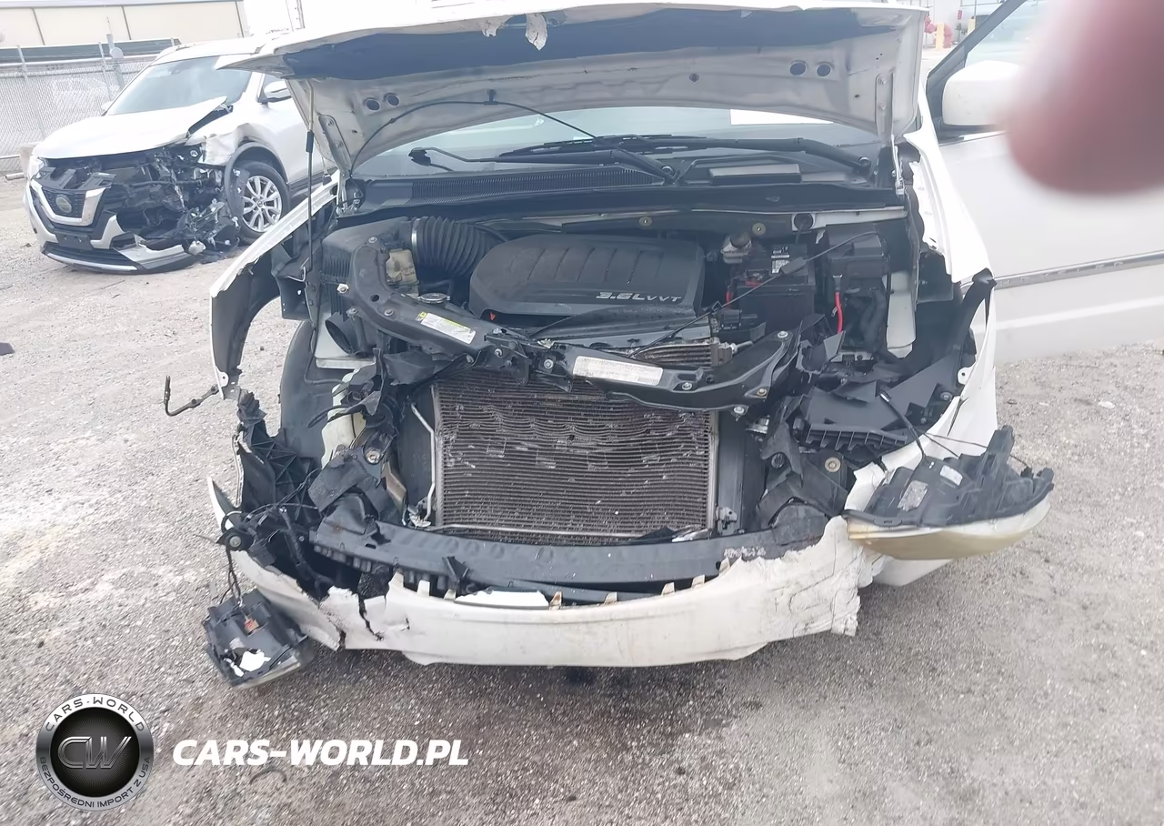 2011 Chrysler Town & Country Touring VIN:2A4RR5DG1BR638357 - 6