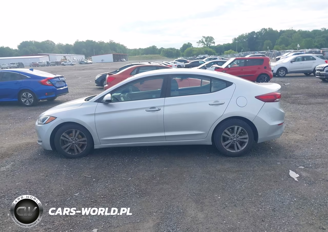 2018 Hyundai Elantra Sel VIN:5NPD84LF5JH320985 - 14