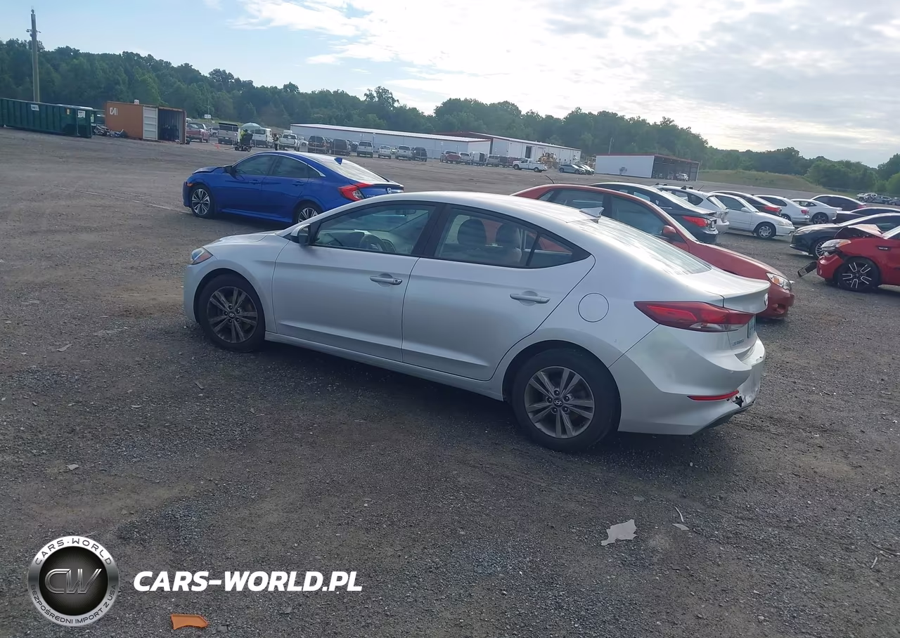 2018 Hyundai Elantra Sel VIN:5NPD84LF5JH320985 - 3