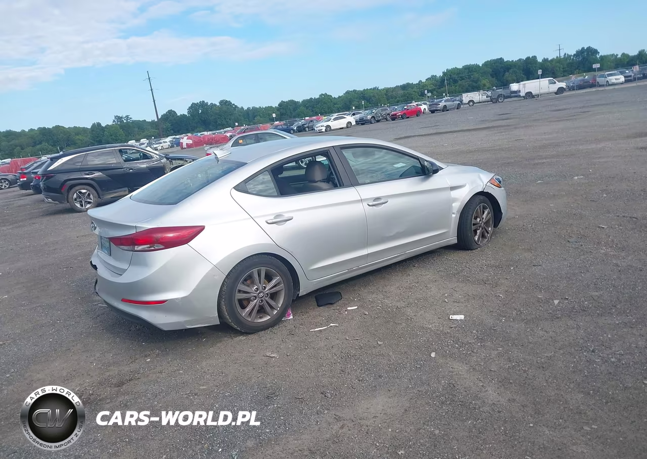 2018 Hyundai Elantra Sel VIN:5NPD84LF5JH320985 - 4