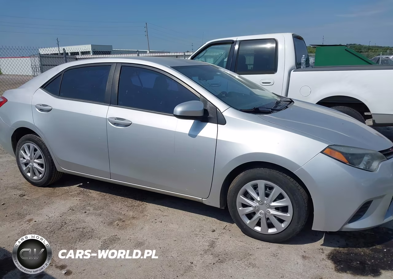 2015 Toyota Corolla Le VIN:5YFBURHEXFP329773 - 13