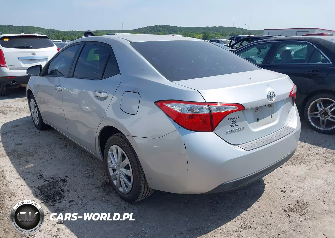 2015 Toyota Corolla Le VIN:5YFBURHEXFP329773 - 3