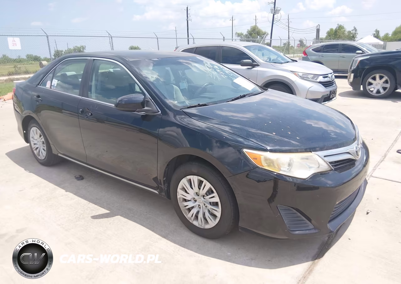 2012 Toyota Camry Le – zdjęcie 1 z 11
