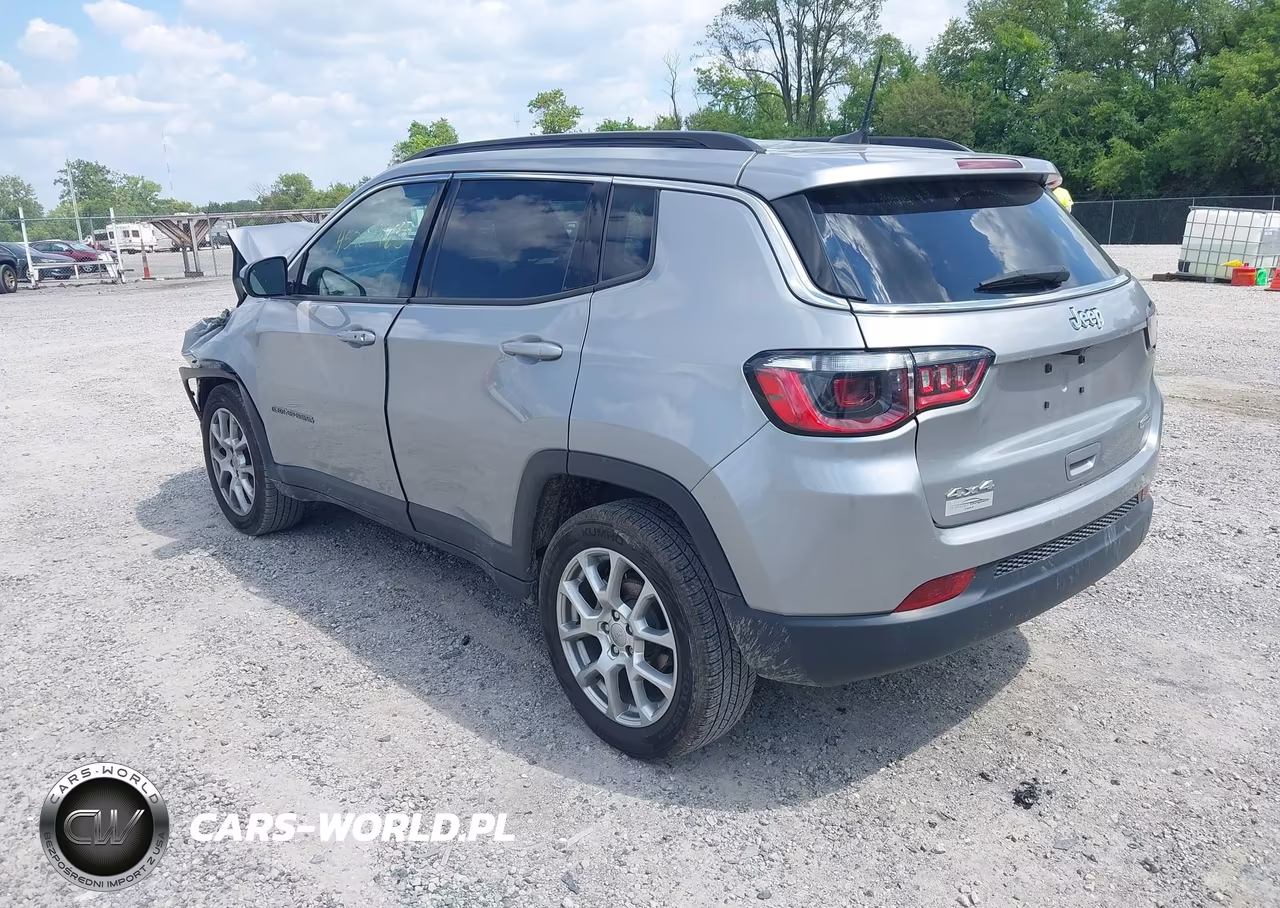 2022 Jeep Compass Latitude Lux 4X4 VIN:3C4NJDFB5NT135908 - 3