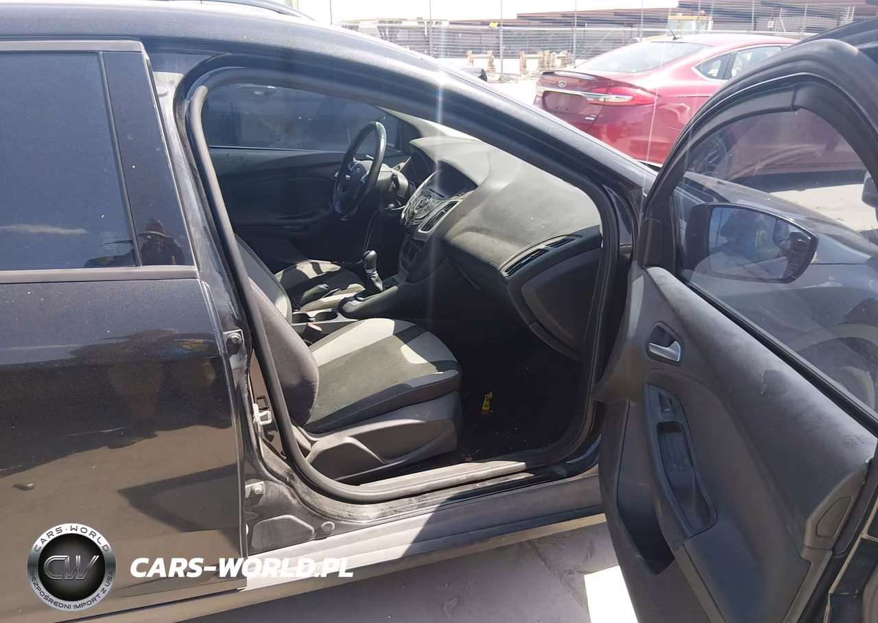 2014 Ford Focus Se VIN:1FADP3K20EL461403 - 5