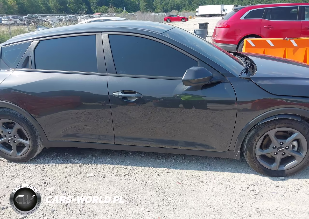 2025 Kia K4 Lxs VIN:3KPFT4DE8SE196147 - 13