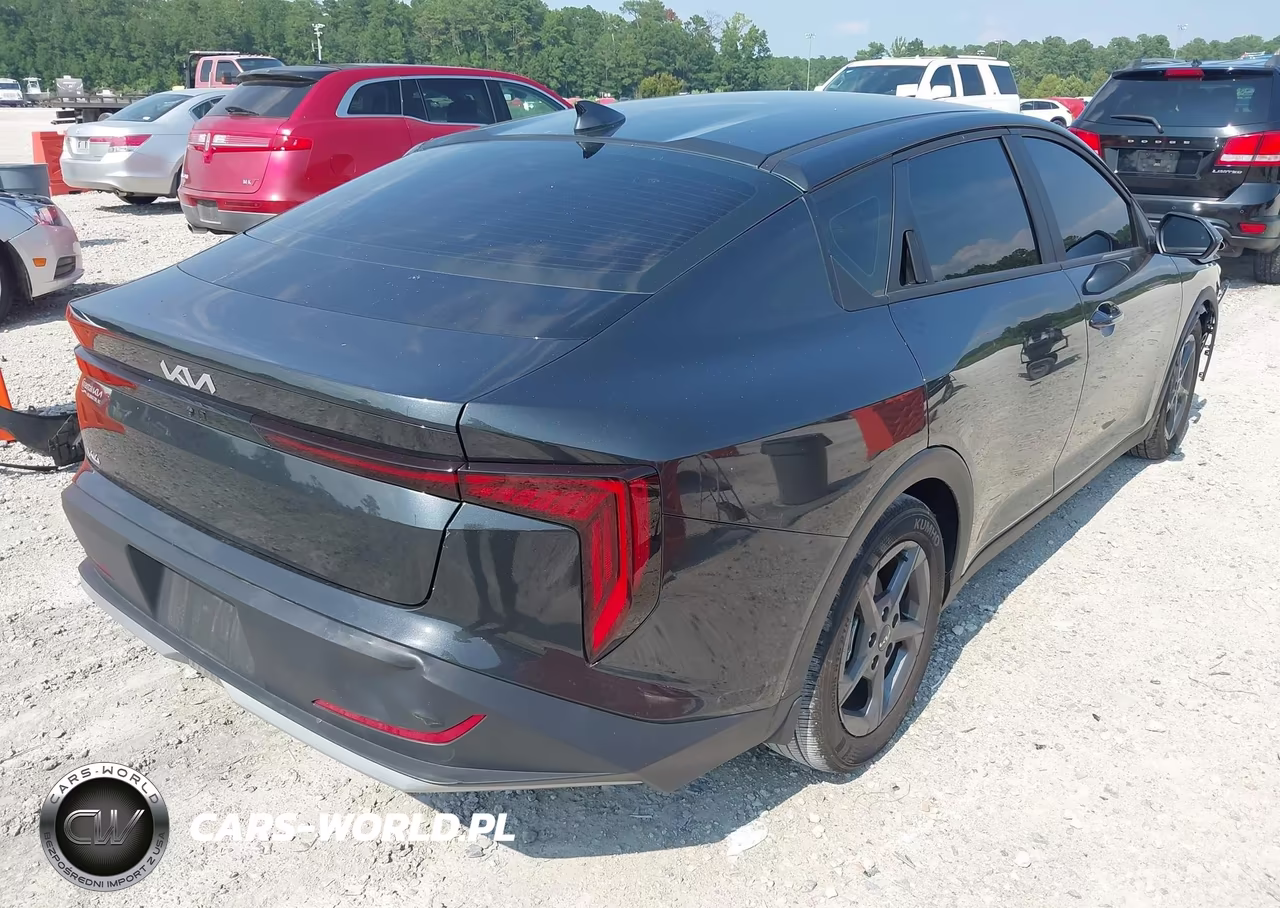 2025 Kia K4 Lxs VIN:3KPFT4DE8SE196147 - 4