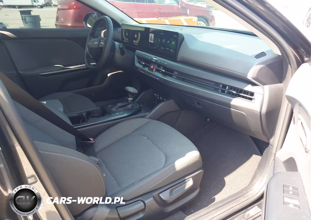 2025 Kia K4 Lxs VIN:3KPFT4DE8SE196147 - 5