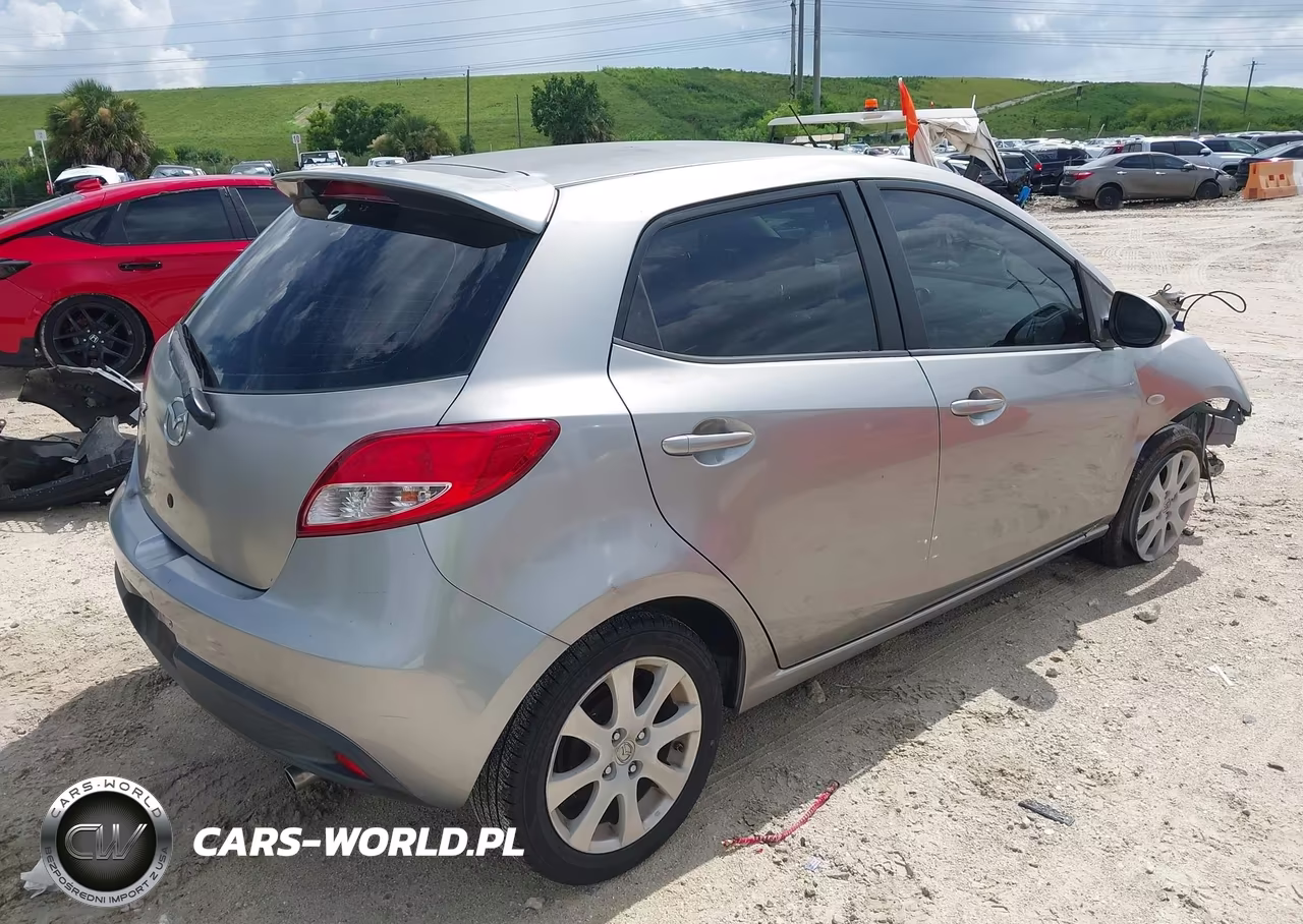 2011 Mazda Mazda2 Touring VIN:JM1DE1HY4B0110412 - 4