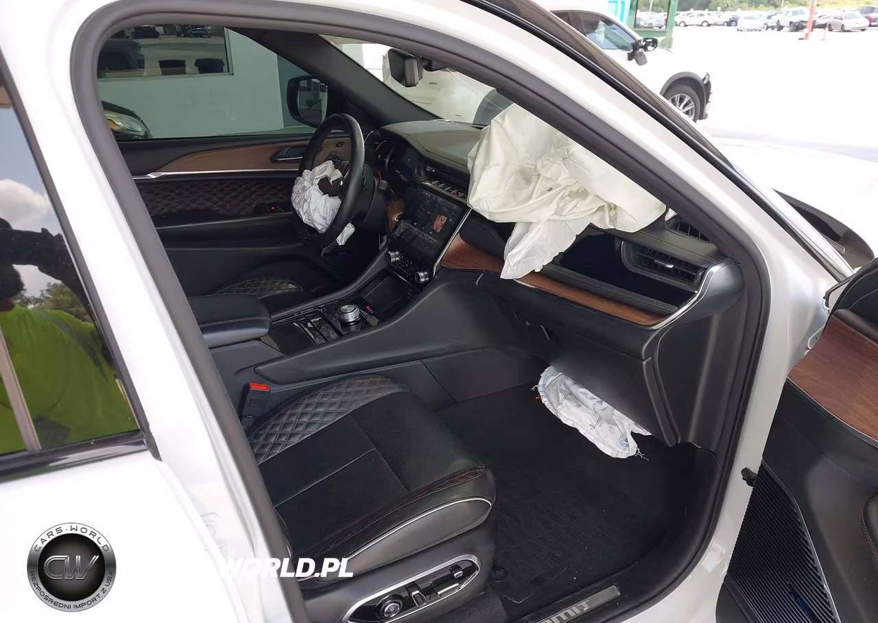 2023 Jeep Grand Cherokee L Summit 4X2 VIN:1C4RJJEG5P8776863 - 5